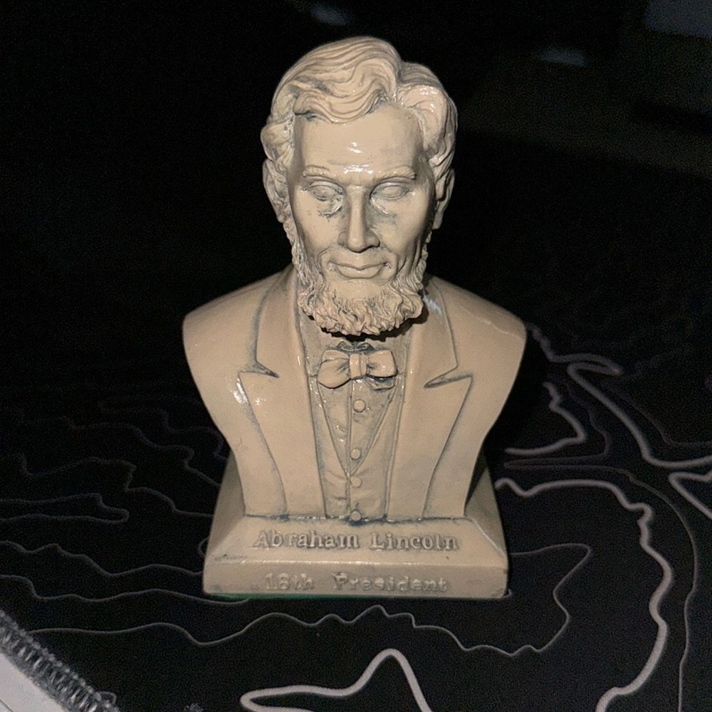 Abraham Lincoln statue